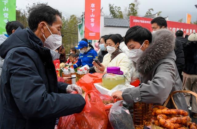 江西樟树：乡村年货节 热闹过新年