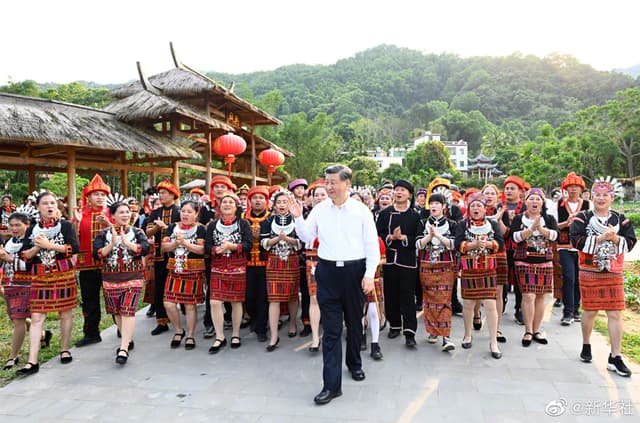 习近平在海南五指山考察调研：把所有的精力都用在让老百姓过好日子上