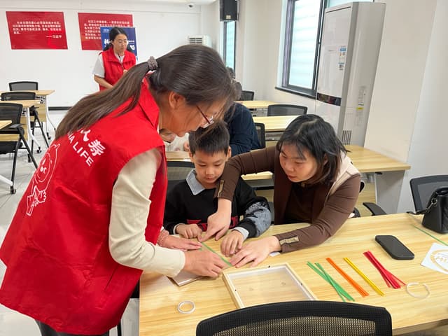 共和社区“竹编绘时光,亲子共成长” 亲子手工竹编活动