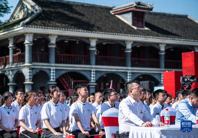 为党育人 为国育才——以习近平同志为核心的党中央关心学校思想政治工作纪实