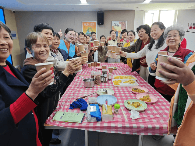 节气养生进社区 便民服务暖银龄