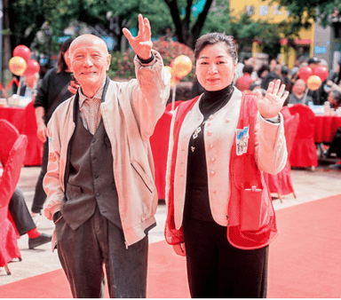 重阳节前夕，成都同怡社区摆起了百人坝坝宴