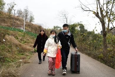 3000里回家路，女儿和妈妈在家等我