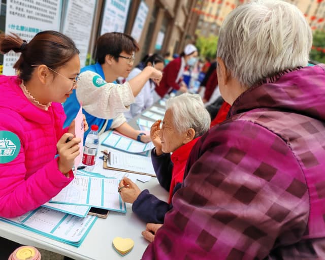 “九九重阳,健脑有方”花山社区开展认知障碍友好社区建设宣传活动