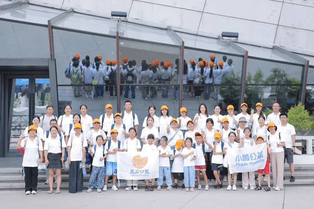 蹲下来的高度 看得见的未来——长沙“星城圆梦·点亮未来”公益行架起湘西少年成长阶梯