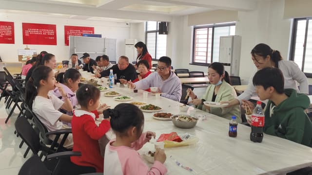 共和社区邻里共迎新春