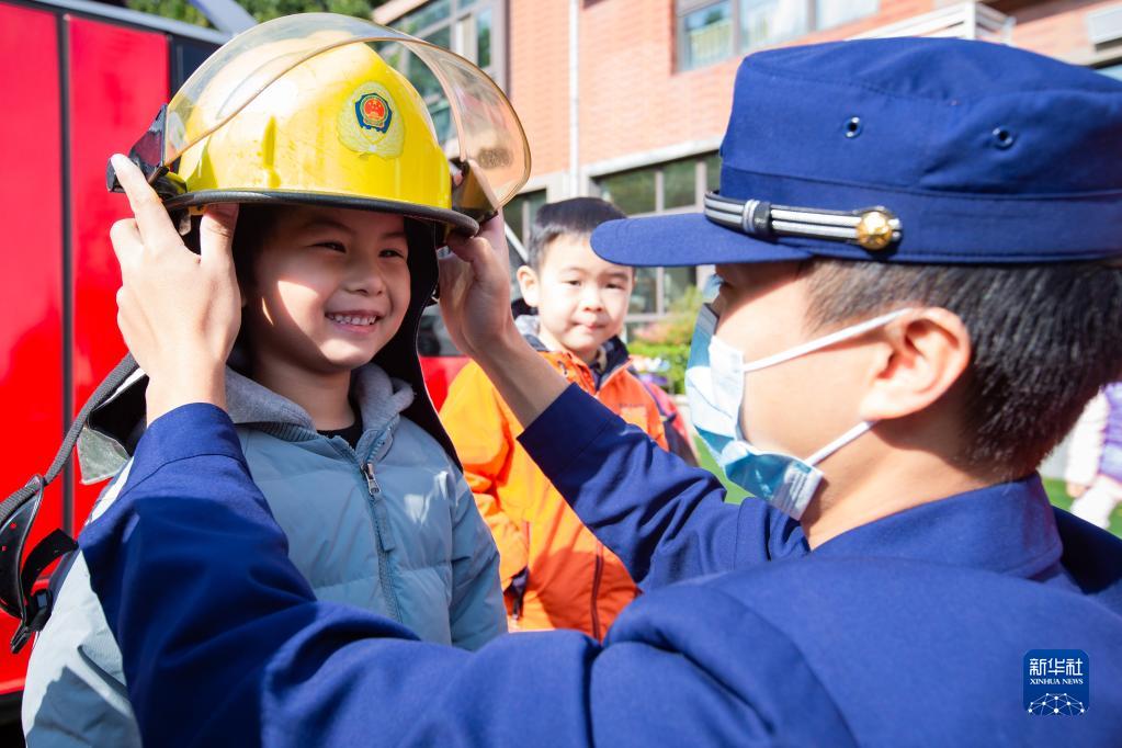 全国各地：学习消防知识 提高安全意识