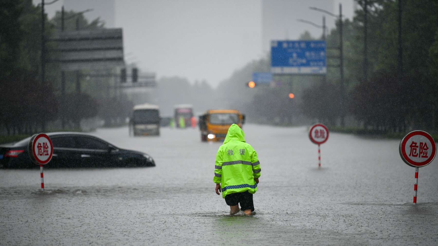 郑州遭遇有记录以来最强降雨，致市区12人死亡