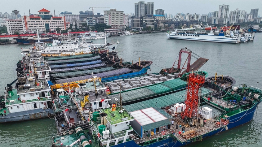 台风“纳沙”加强为强台风级 琼州海峡停航