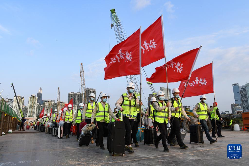 荒滩上建起“生命之舟”——中央援港应急医院建设纪实