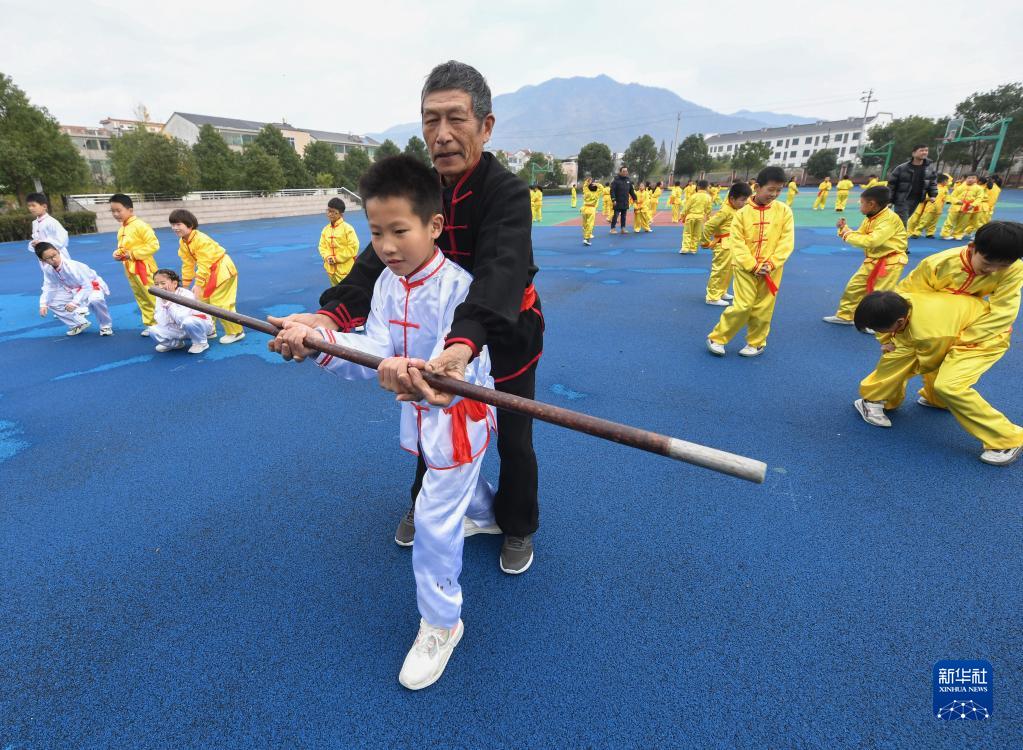 落实“双减”政策 乡村学校开设非遗拳术课堂