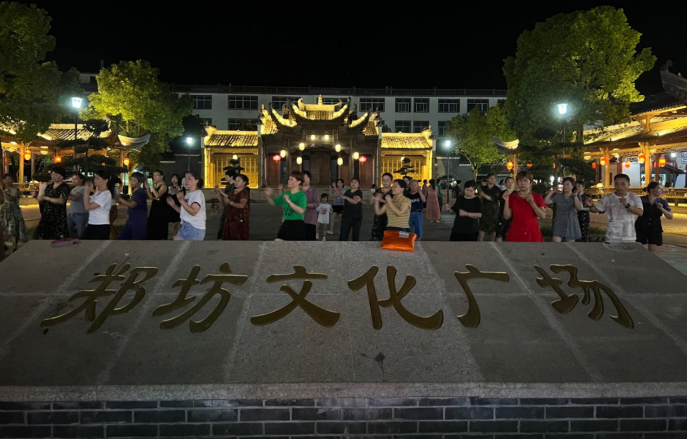 江西上饶郑坊镇： 掘金“夜经济”