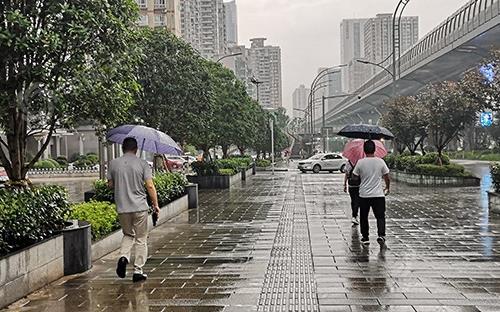 江南中北部等地雨势增强 西北黄淮高温再次打响“持久战”