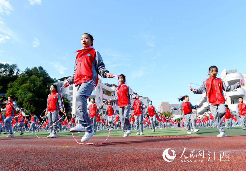 江西定南：校园体育节上展风采