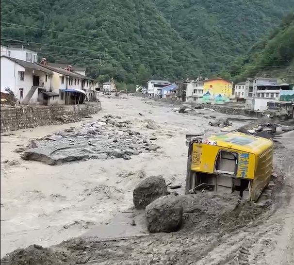 四川北川突发山洪 致6人死亡12人失联