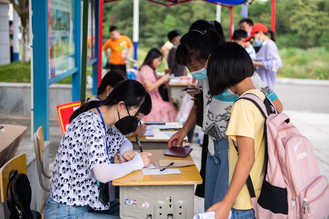 湖南张家界：“芙蓉学校”部分年级开学