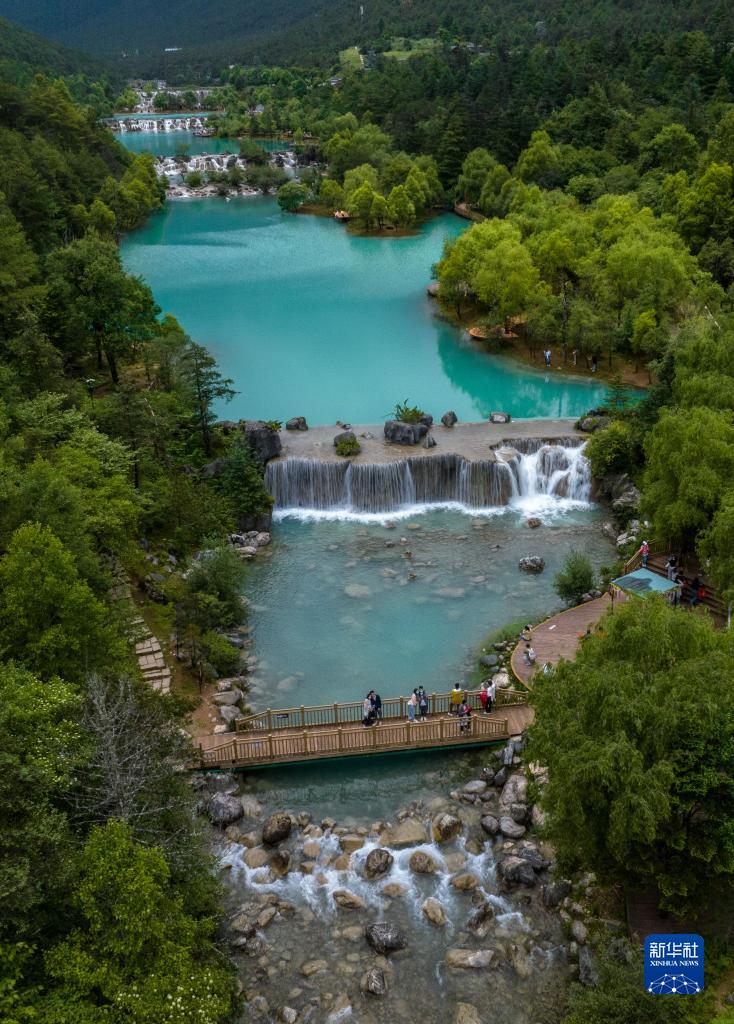 云南丽江：玉龙雪山迎来夏日旅游热